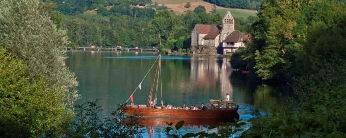 la chapelle des Pénitents et la gabare